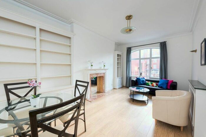 1 Bedroom Flat To Rent In Buckingham Gate, Westminster, London, SW1E
