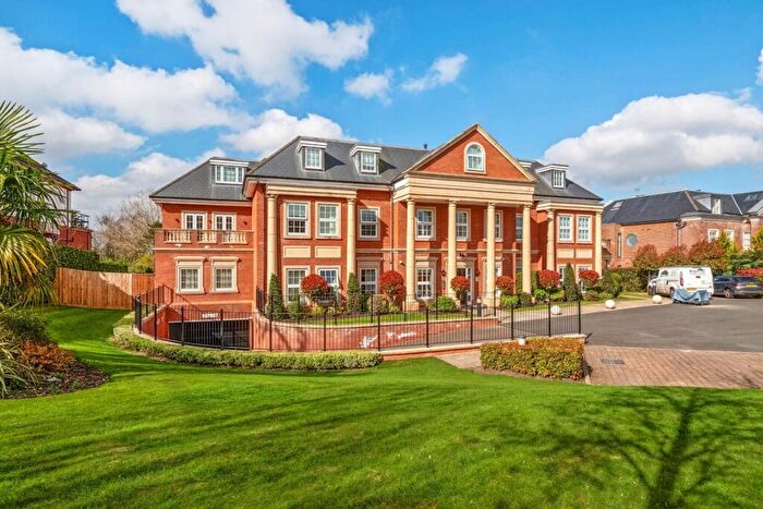 4 Bedroom Apartment To Rent In Cockfosters Road Barnet, EN4