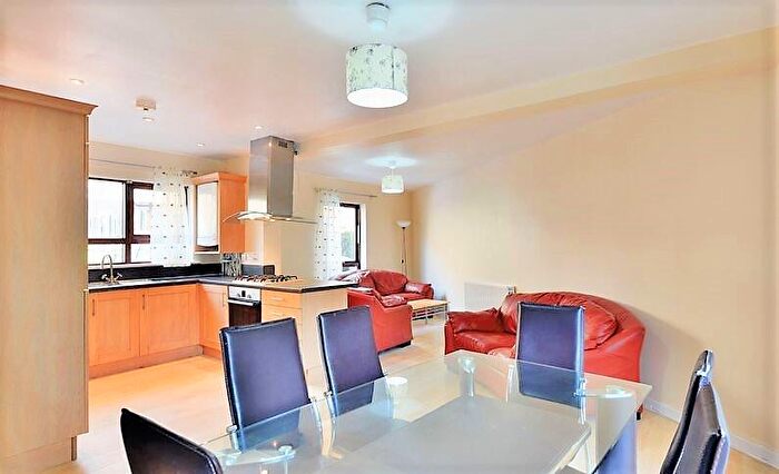 3 Bedroom Flat To Rent In Brabazon Street, London, E14