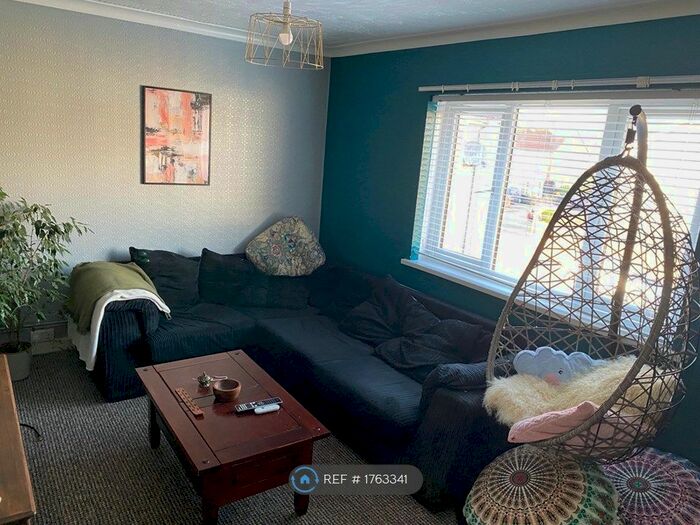 2 Bedroom Flat To Rent In Auburn Avenue, Port Talbot, SA12