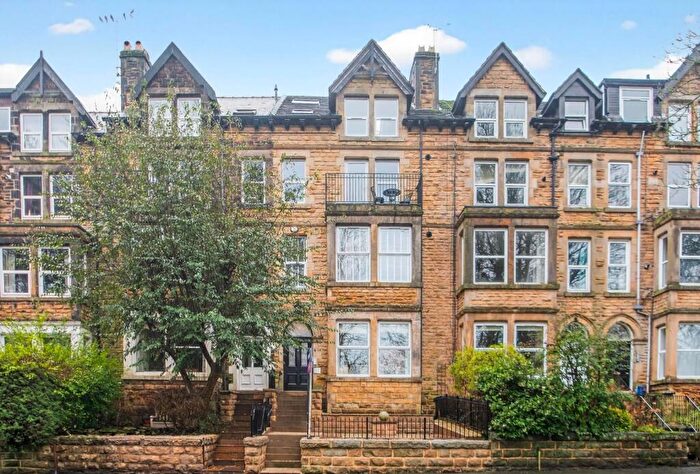 2 Bedroom Duplex For Sale In Valley Drive, Harrogate, HG2