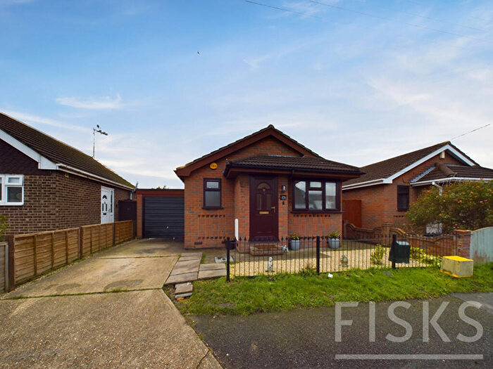 1 Bedroom Bungalow For Sale In Urmond Road, Canvey Island, SS8