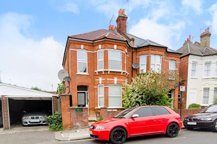 2 Bedroom Flat To Rent In Richborough Road, Cricklewood, London, NW2