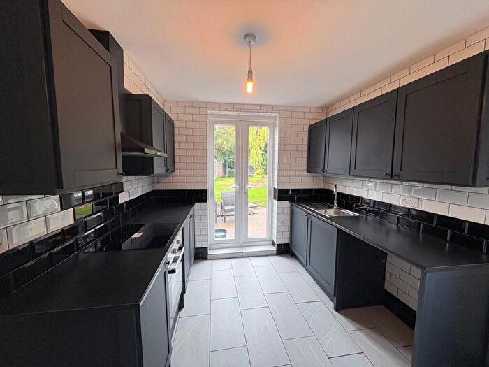 3 Bedroom Semi-Detached House To Rent In Chesterfield Road North, Mansfield, NG19