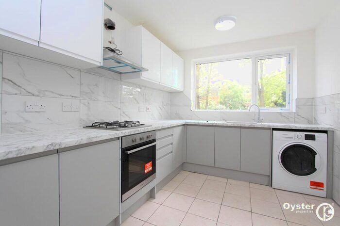 2 Bedroom Flat To Rent In Aran Drive, Dingle Court Aran Drive, HA7