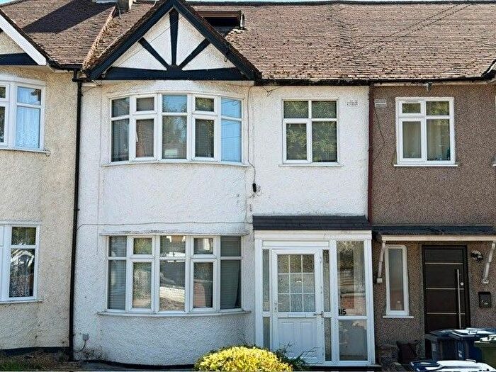 4 Bedroom Terraced House For Sale In Osidge Lane, London, N14