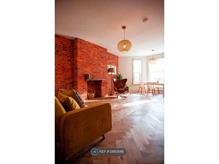2 Bedroom Flat To Rent In Ladybarn Road, Manchester, M14