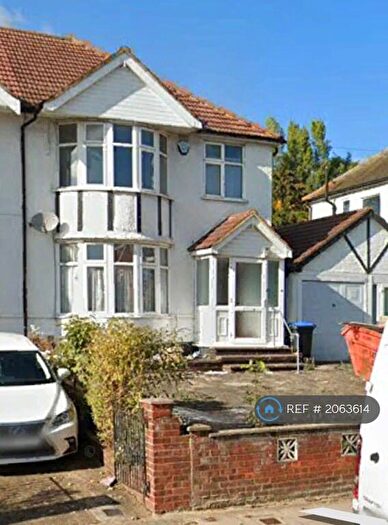 3 Bedroom Semi Detached House To Rent In Birchen Grove, London, NW9