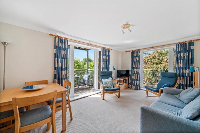 2 Bedroom Apartment For Sale In Burlington Road, BH19 - Photo 3