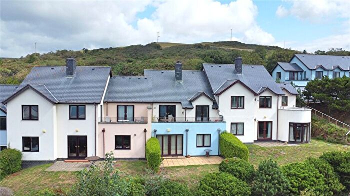 2 Bedroom Flat For Sale In Ffordd Parc Y Llethrau, Aberdyfi, Gwynedd, LL35