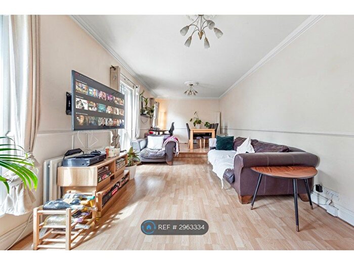 2 Bedroom Flat To Rent In Trocette Mansions, London, SE1