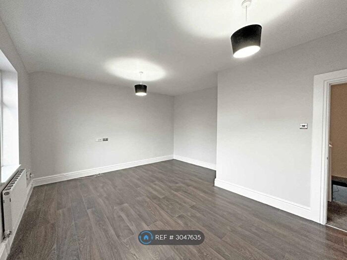 1 Bedroom Flat To Rent In Park Road South, Newton-Le-Willows, WA12