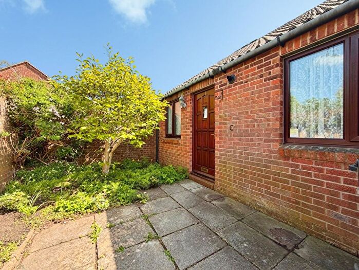 2 Bedroom Bungalow For Sale In Turnberry Walk, Bristol, BS4