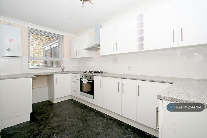 2 Bedroom Flat To Rent In Barnstaple House, London, SE12