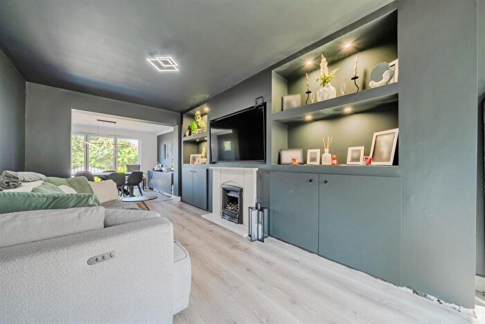 3 Bedroom House For Sale In Coombfield Drive, Dartford, DA2