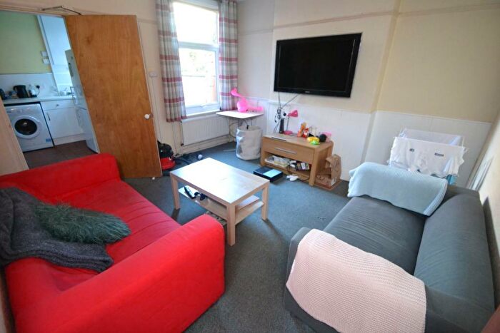 4 Bedroom Detached House To Rent In Elmsthorpe Avenue, Lenton, Nottingham, NG7