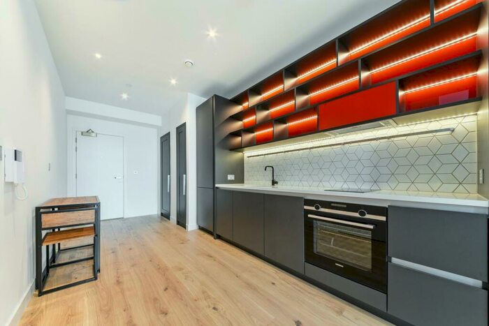 Apartment To Rent In Defoe House, London City Island, London, E14