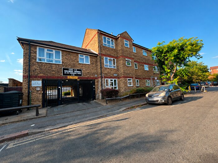 1 Bedroom Flat To Rent In Salway House, Leyton, E10