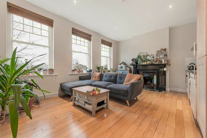 2 Bedroom Flat To Rent In Half Moon Lane, London, SE24