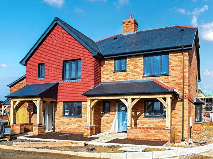 3 Bedroom Semi-Detached House For Sale In Worthing Road, Dial Post, RH13