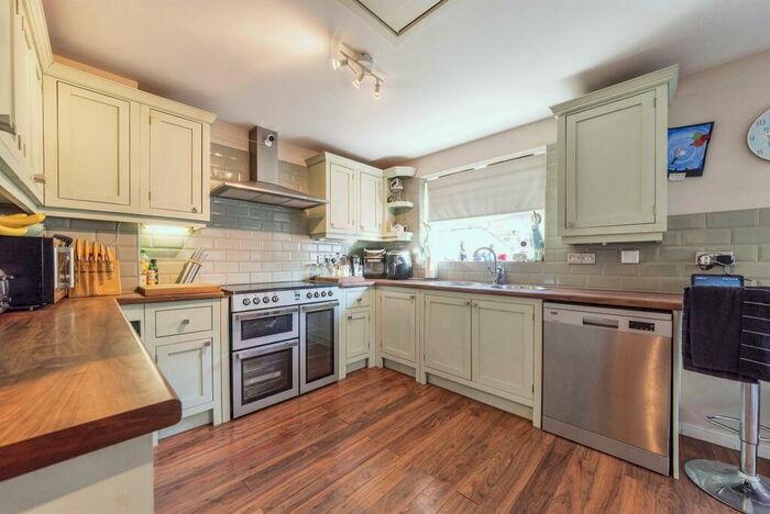 5 Bedroom Detached House For Sale In Hercules Drive, Newark, NG24