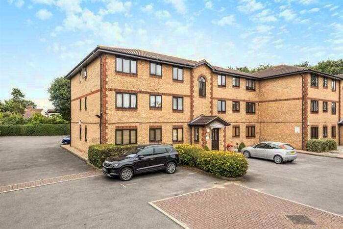 1 Bedroom Flat To Rent In Hutchins Close, Hornchurch, RM12