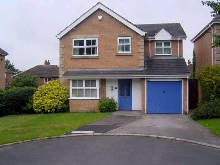 4 Bedroom Detached House To Rent In Harwood Close, Huddersfield HD5