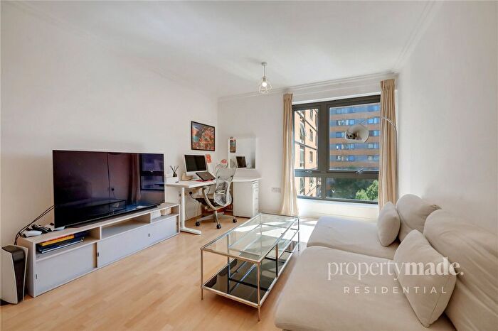 1 Bedroom Flat To Rent In Trentham Court, Victoria Road, Acton, W3