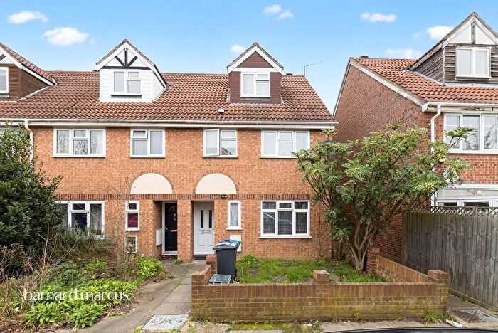 4 Bedroom Property For Sale In Heathfield Drive, Mitcham, CR4