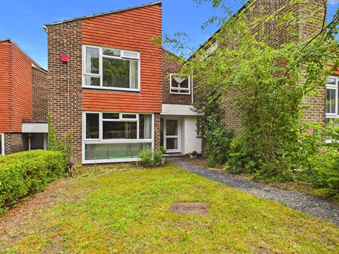 4 Bedroom Property For Sale In Cordrey Gardens, Coulsdon, CR5
