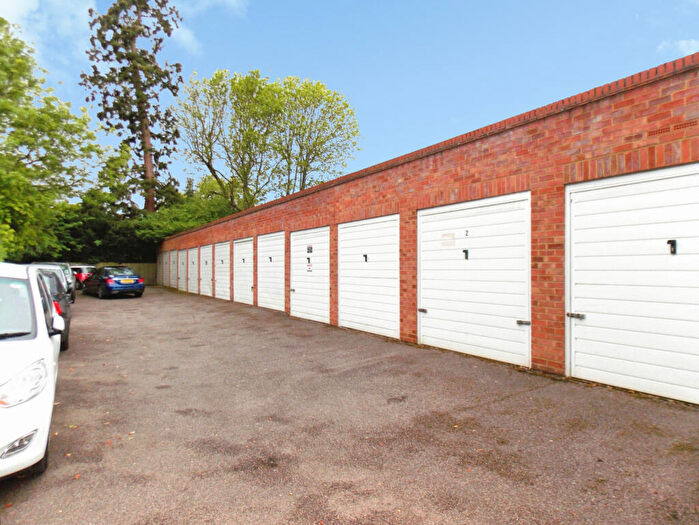 Garages To Rent In The Woodlands, Stanmore, Middlesex, HA7