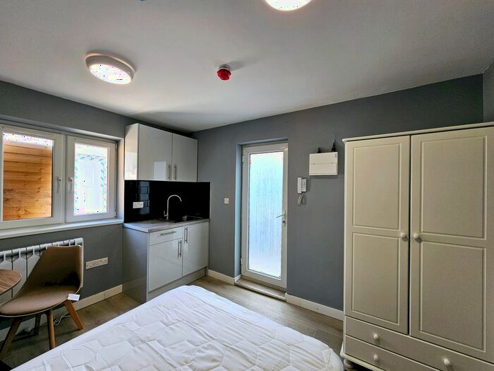 1 Bedroom Studio To Rent In South Street, Enfield, EN3