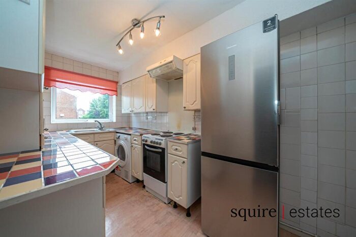 1 Bedroom Flat For Sale In Epping Green, Woodhall Farm, Hemel Hempstead, HP2