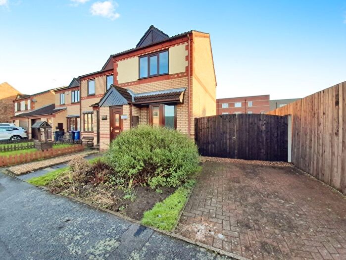 2 Bedroom End Terrace House For Sale In Grove Court, Gainsborough, DN21