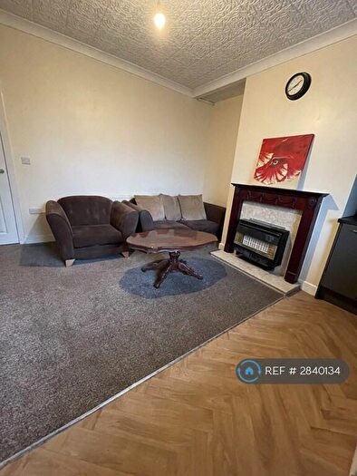 4 Bedroom Terraced House To Rent In Spring Place, Bradford, BD7