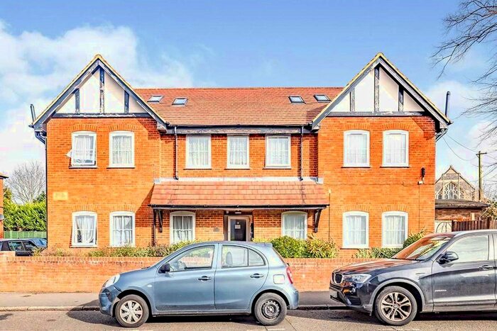 2 Bedroom Flat To Rent In Harwoods Road, Watford, Hertfordshire, WD18