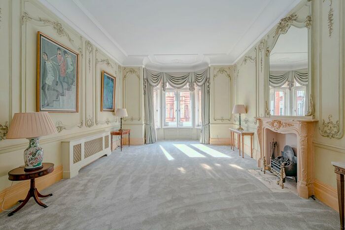 2 Bedroom Flat To Rent In Pont Street, London, SW1X