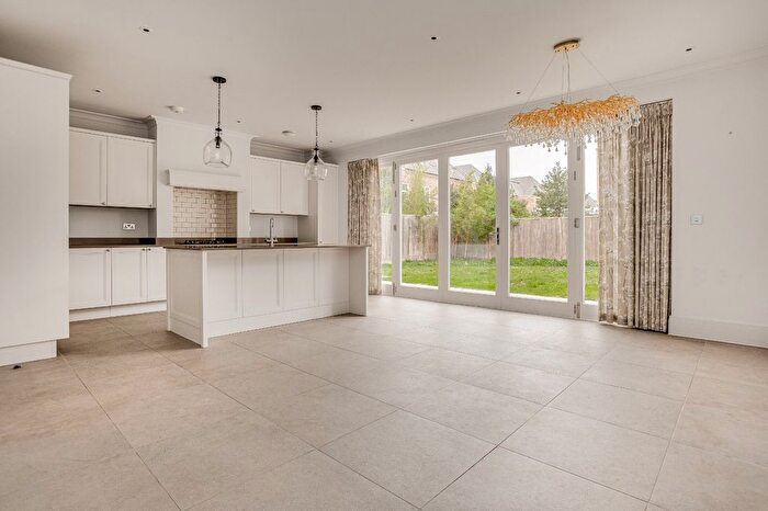 5 Bedroom Detached House To Rent In Barrons Chase, Richmond, TW10