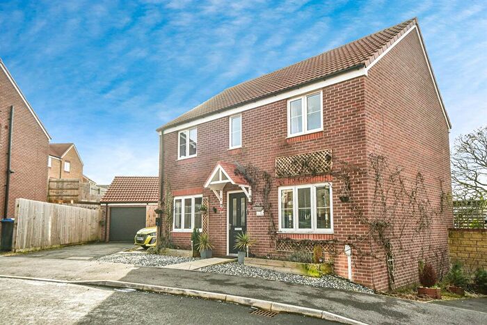 4 Bedroom Detached House For Sale In Henly Avenue, Calne, SN11