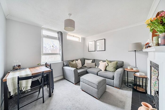 2 Bedroom Flat For Sale In Lacy Road, London, SW15