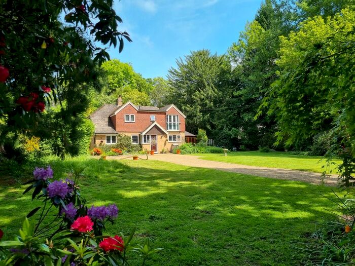 3 Bedroom Detached House For Sale In Copthorne Common, Copthorne, Crawley, RH10