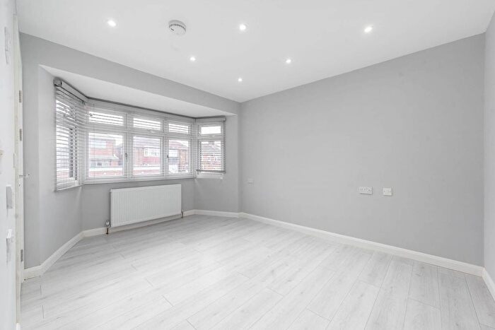 5 Bedroom Semi Detached House To Rent In Bromefield, Stanmore, HA7