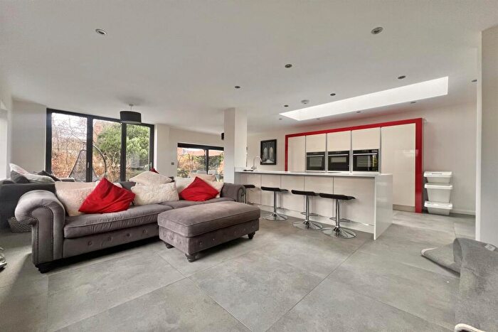 6 Bedroom Detached House To Rent In Austin Drive, Manchester, M20