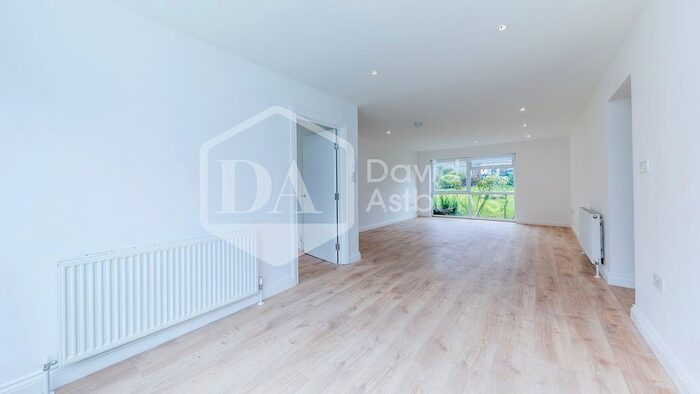 2 Bedroom Maisonette To Rent In Heath View, East Finchley, London, N2