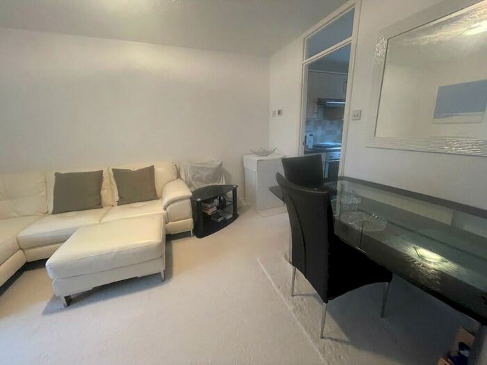 2 Bedroom Flat To Rent In Halifax Way, Christchurch, Dorset, BH23