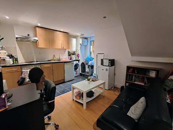 1 Bedroom Flat To Rent In Cathays Terrace, Cathays, CF24