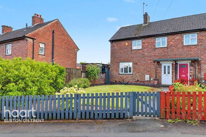 3 Bedroom Semi-Detached House For Sale In Lincoln Way, Swadlincote, DE11