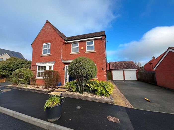 4 Bedroom Detached House For Sale In With Double Garage - Wood Avens Way, Desborough, Kettering, NN14