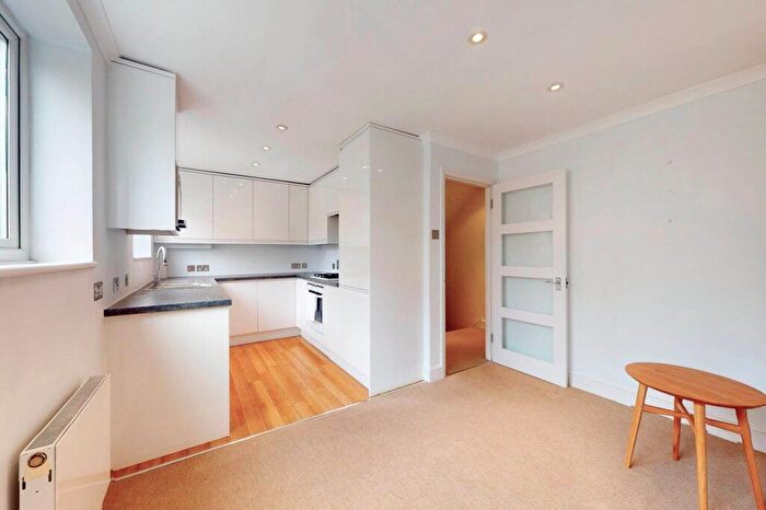 3 Bedroom House For Sale In Islington Park Mews, London, N1