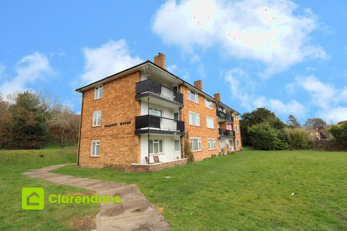 2 Bedroom Flat To Rent In Reigate, Surrey, RH2
